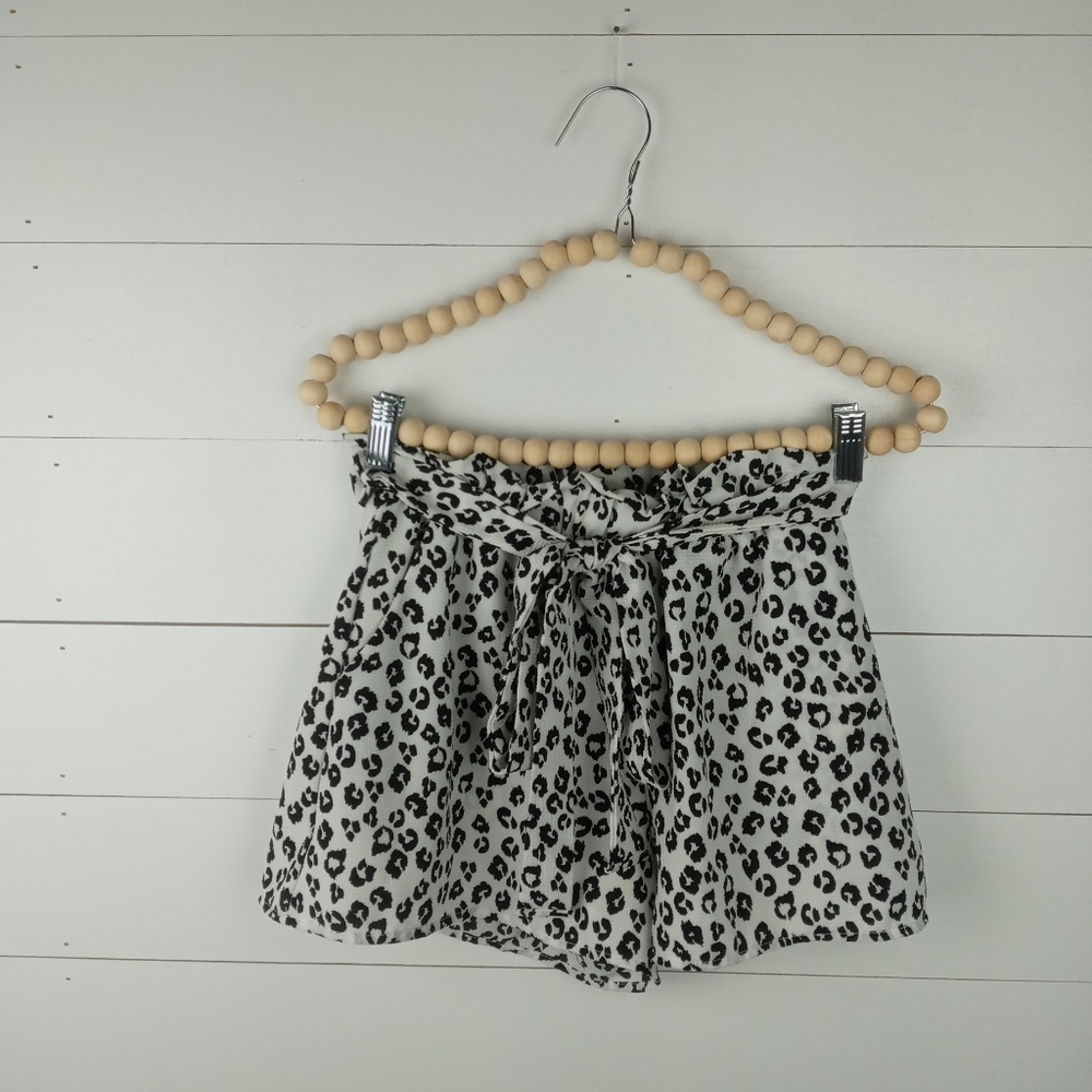 Altar'd State womens size S white and black cheetah print elastic waist shorts